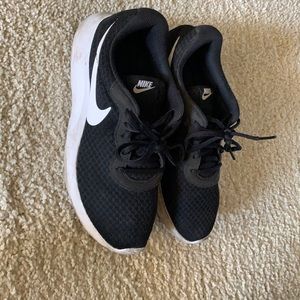 Nike Tanjun Women’s Sneakers